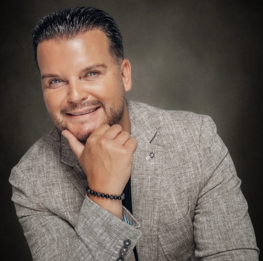 Mike Peterson Boeken — Ace Entertainment Group